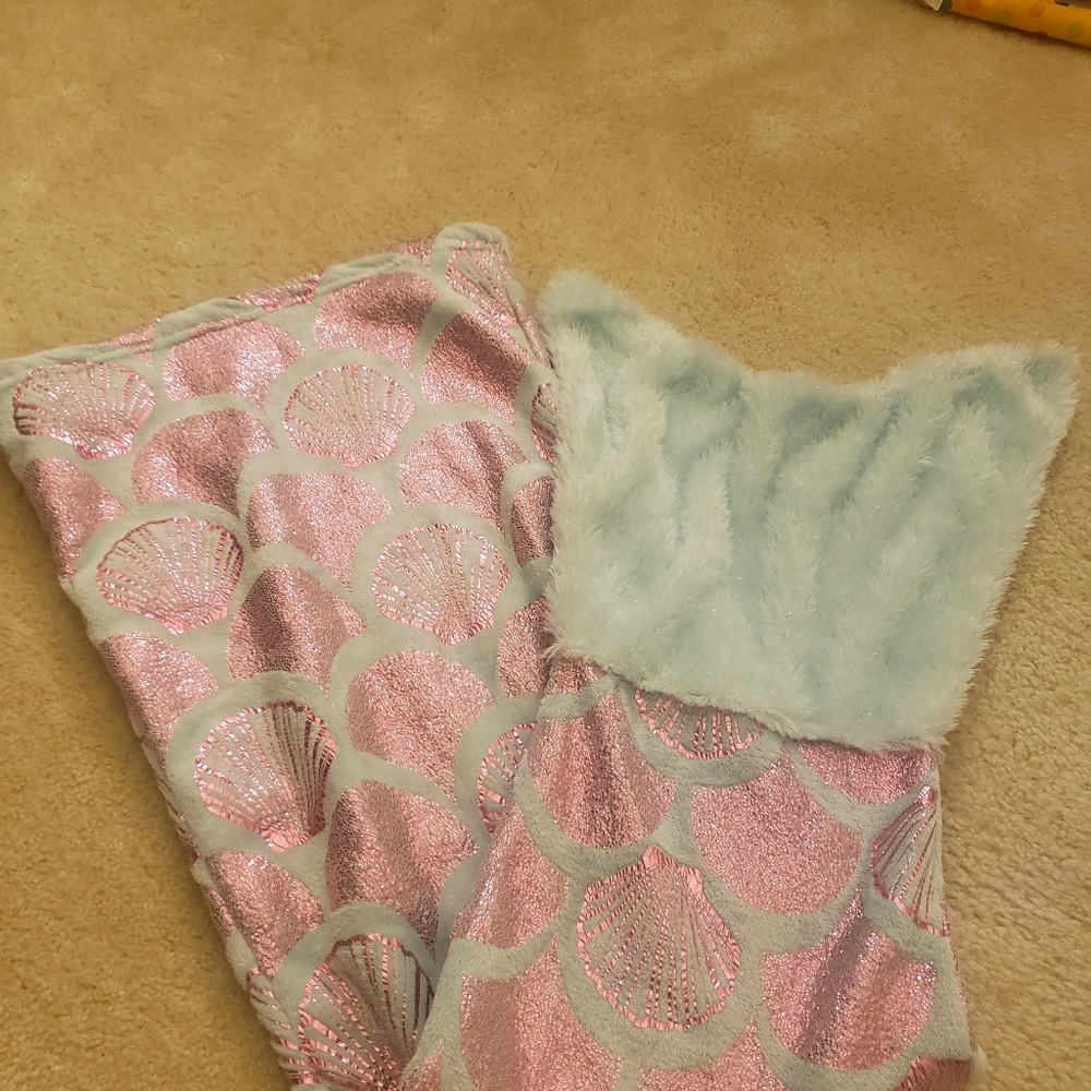 BLUE Mermaid tail 🧜‍♀️ Blanket - Picture 2 of 2